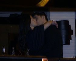 Merve Sevi... SEVGİLİSİYLE ÖPÜŞÜRKEN FLAŞLAR PATLADI!