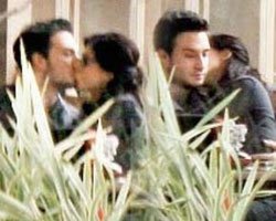 Hatice Şendil-Burak Sağyaşar... HASRETLE ÖPÜŞÜRKEN DÜNYAYI UNUTTULAR!