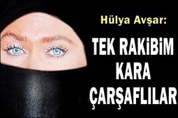 Hülya Avşar... SÖZ KONUSU KARİYERSE HERŞEY MÜBAHMIŞ; ÇARŞAF BİLE !..