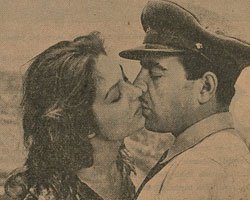 MEĞERSE TÜRKAN DUDAKTAN ÖPTÜRMÜŞ!