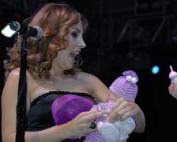 Funda Arar... 5.5 AYLIK HAMİLE VE ERKEK BEBEK BEKLİYOR!