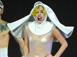 Pek yakında Türkiye'de? GÖĞÜS UCUNA BANT MODASI