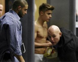 Justin Bieber... İÇ ÇAMAŞIRINA KADAR SOYDULAR!