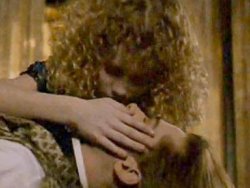 Kirsten Dunst... BRAD PİTT`İ ÖPMEK İĞRENÇTİ!