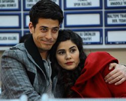 `Beni Böyle Sev`... NADİDE, ÖMER`İ GERİ ADIM ATTIRMAYA UĞRAŞACAK!