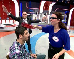 `Ben Bilmem Eşim Bilir`... HANIMLAR , EŞLERİNİN BAŞINDA ŞİŞELERİ NASIL KIRDI?