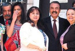 Ferdi Tayfur... BEYAZCAM'A DİZİYLE GERİ DÖNÜYOR...