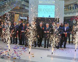 Brandium Alışveriş Merkezi... LATİN RÜZGARI İLE AÇILDI!