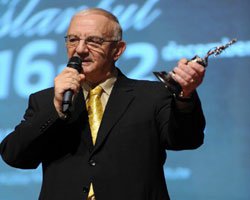 Atilla Dorsay... EMEK SİNEMASI`NA BAKMAK İSTEDİ, SALDIRIYA UĞRADI!