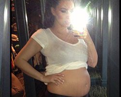 Kim Kardashian... ÇIPLAK KARNINI TAKİPÇİLERİ İLE PAYLAŞTI!