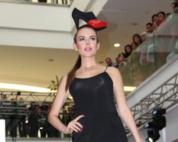 İpek Tanrıyar... SİMİTÇİLERE ÖZENDİ, BAŞINDA AYAKKABI TAŞIDI!