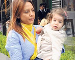 Ebru Gündeş... NİHAYET KIZINI ALIP İNSAN İÇİNE ÇIKTI!