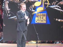 "AKİL" ORHAN GENCEBAY`DAN BARIŞ ŞİİRİ!..