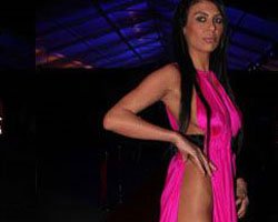 Türkiye Müzik Ödülleri... İÇ ÇAMAŞIRSIZ EN CESUR DEKOLTE!