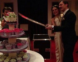 Engin Altan Düzyatan-Özge Özpirinçci... NİŞAN YÜZÜKLERİ TAKILDI!