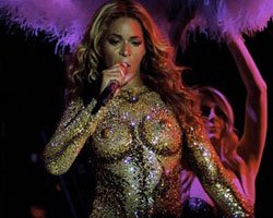 Beyonce... ŞARKILARI DEĞİL, SEKSİ KIYAFETİ OLAY OLDU!