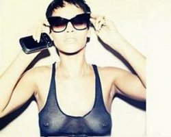 Rihanna... TRANSPARAN POZLAR!