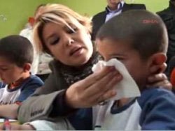 Gülben Ergen... `ÇOCUKLAR GÜLSÜN DİYE` 14. OKULU AÇTI!