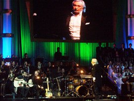 Kral TV ödülleri dağıtıldı... MÜZİK GECESİNE KOMEDİ DAMGASI...