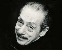 Genco Erkal... GAZ BOMBASINDAN YARALANDI!