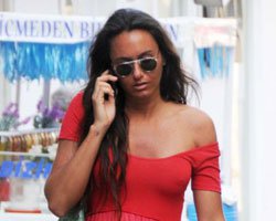 Eda Taşpınar... SÜTYENSİZ MODASINA O DA UYDU!