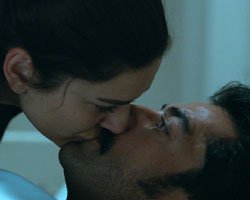 `Karadayı`... FERİDE`NİN HAYAT VEREN ÖPÜCÜĞÜ!