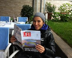 `Kadıköy Life`... YENİ SAYISINI İLK OKUYAN BURCU GÜNEŞ OLDU!