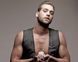 Ali Dereli... `MUM` GİBİ YANIYOR!