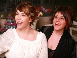 HAYALİNİZİN GİYSİSİNİ ÇİZEREK YARIŞMAYA VAR MISINIZ ?