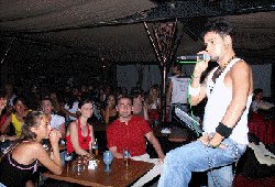 Asrın... SALDIRIDAN SONRA İLK KEZ SAHNE ALDI...