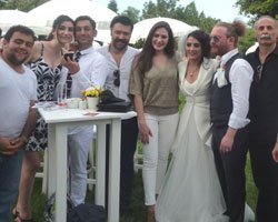 BİR YASTIKTA DİZİSİNİN GÜZEL OYUNCUSU ŞİFA`NIN EN MUTLU GÜNÜ!