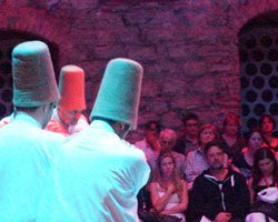 Russell Crowe... HOCAPAŞA HAMAMI`NDA SEMA AYİNİ İZLEDİ!