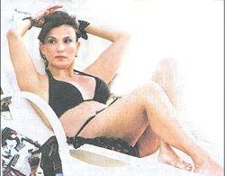 Ayşegül Aldinç... 15 YIL SONRA İLK KEZ BİKİNİYLE YAKALANDI...