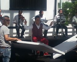 Hasan Yılmaz... `NEYİN KAFASINI YAŞIYORSUN SEN` ŞARKISINA KLİP ÇEKTİ!