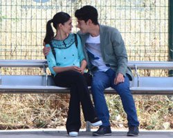 `Beni Böyle Sev`... AYŞEM`İN İÇİNİ ŞÜPHE KAPLAR!