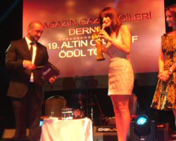 Esra Erol... BİR ÖDÜL DE MAGAZİN GAZETECİLERİ`NDEN!