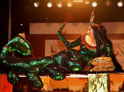 Şenay Akay... ŞAHMARAN OLDU!