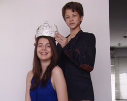 ŞEHZADE BEYAZİD KRALİÇE`YE EMANET!