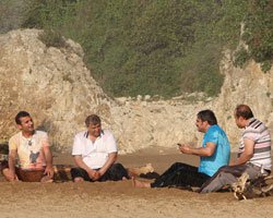 `Zengin Kız Fakir Oğlan`... FAKİR OĞLAN ISSIZ ADAYA DÜŞÜYOR!