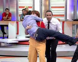 `Ben Bilmem Eşim Bilir`... HANIMLAR REKOR KIRDI, ERKEKLER TIRT ÇIKTI!