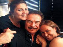 Hülya Avşar-Sibel Can... "KİKİRİK" VE  "YAVRUZ" ORHAN BABA`YI ZİYARET ETTİLER...