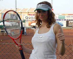 Nilay Dorsa..."TEK RAKİBİM HÜLYA AVŞAR"!