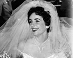Elizabeth Taylor... EFSANE OYUNCUNUN GELİNLİĞİ AÇIK ARTTIRMADA!