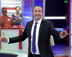 `Ben Bilmem Eşim Bilir`... İLKER AYRIK`TAN KAŞIK DANSI!