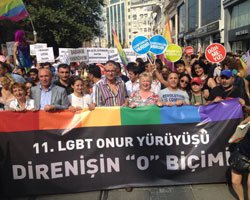 Lotus holatida semiz ayolning porno videosi.