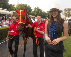 Sena Akay... BEST MODEL GAZİ KOŞUSU`NDA!