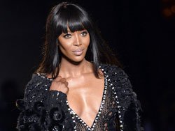 Naomi Campbell... 14 YIL ARADAN SONRA PODYUMDA!