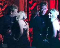 Avril Lavigne... DÜĞÜNÜNDE SİYAH GELİNLİK GİYDİ!