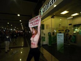 FEMEN BAŞBAKAN ERDOĞAN İÇİN SOYUNDU!