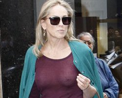 Sharon Stone... TRANSPARAN BLUZ YÜREK HOPLATTI!